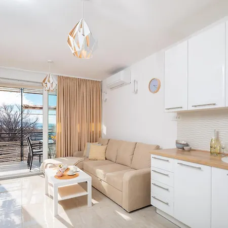 Luxury Cream Apartman